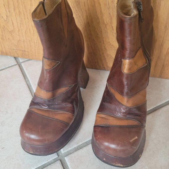 100% Real Leather Vintage Boots - Picture 2 of 11